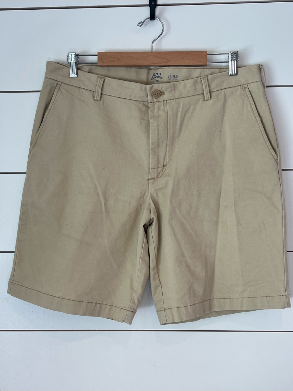 Izod Saltwater Tan Flat-Front Chino Shorts‎
